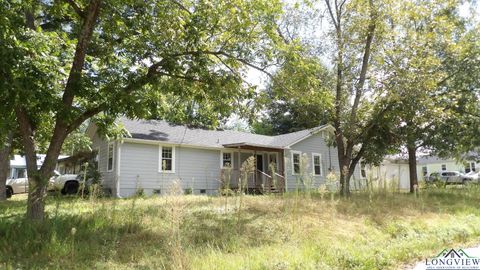 Homes For Sale - 201 Travis St<br/> Rusk County, Henderson, TX 75654