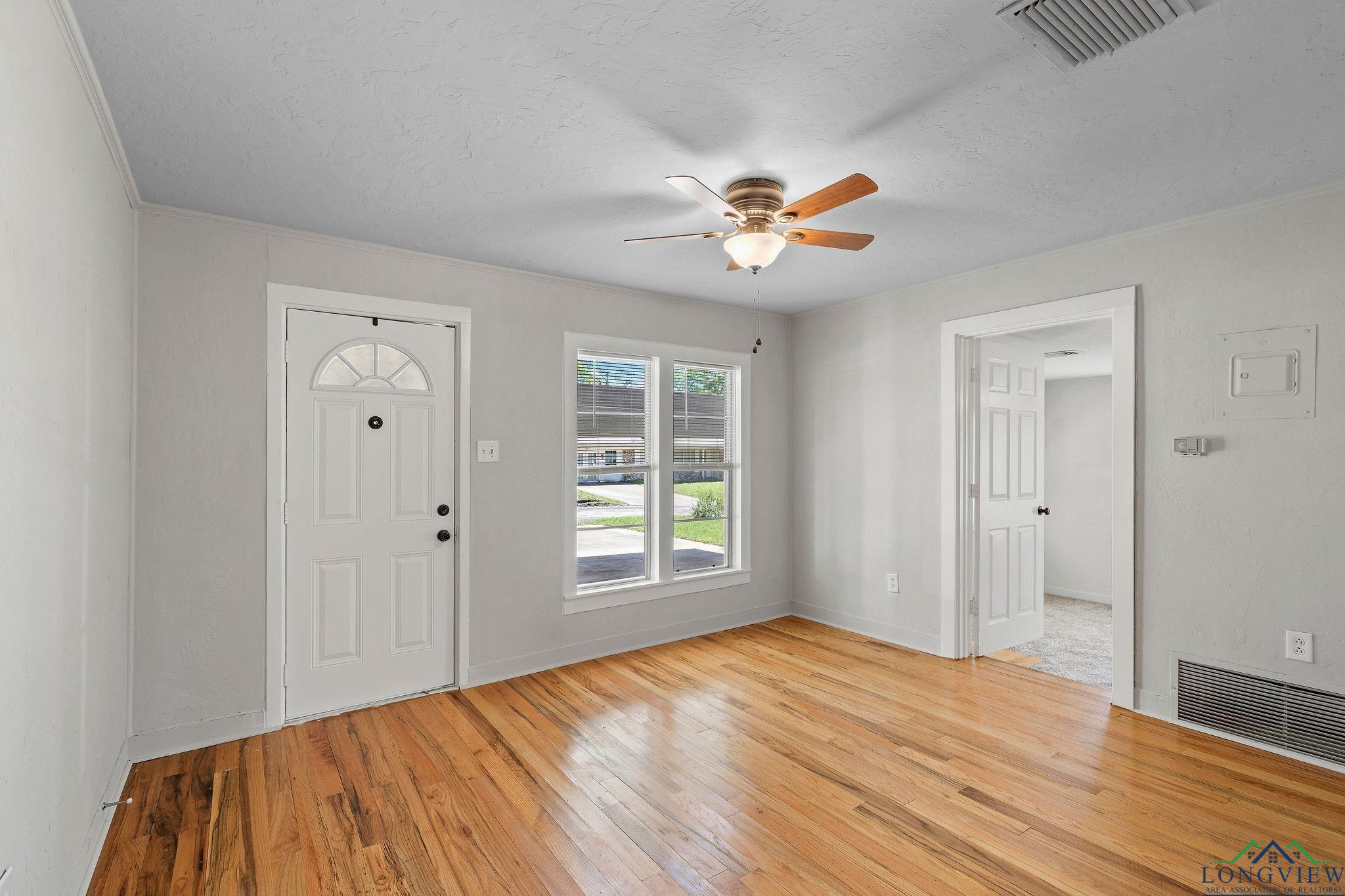 800 W Butler St, Gilmer, Texas image 3