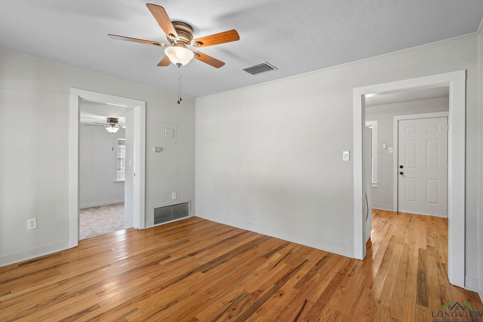 800 W Butler St, Gilmer, Texas image 2