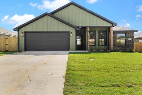 Homes For Sale - 16525 Crossing Circle<br/> Lindale, TX 75771