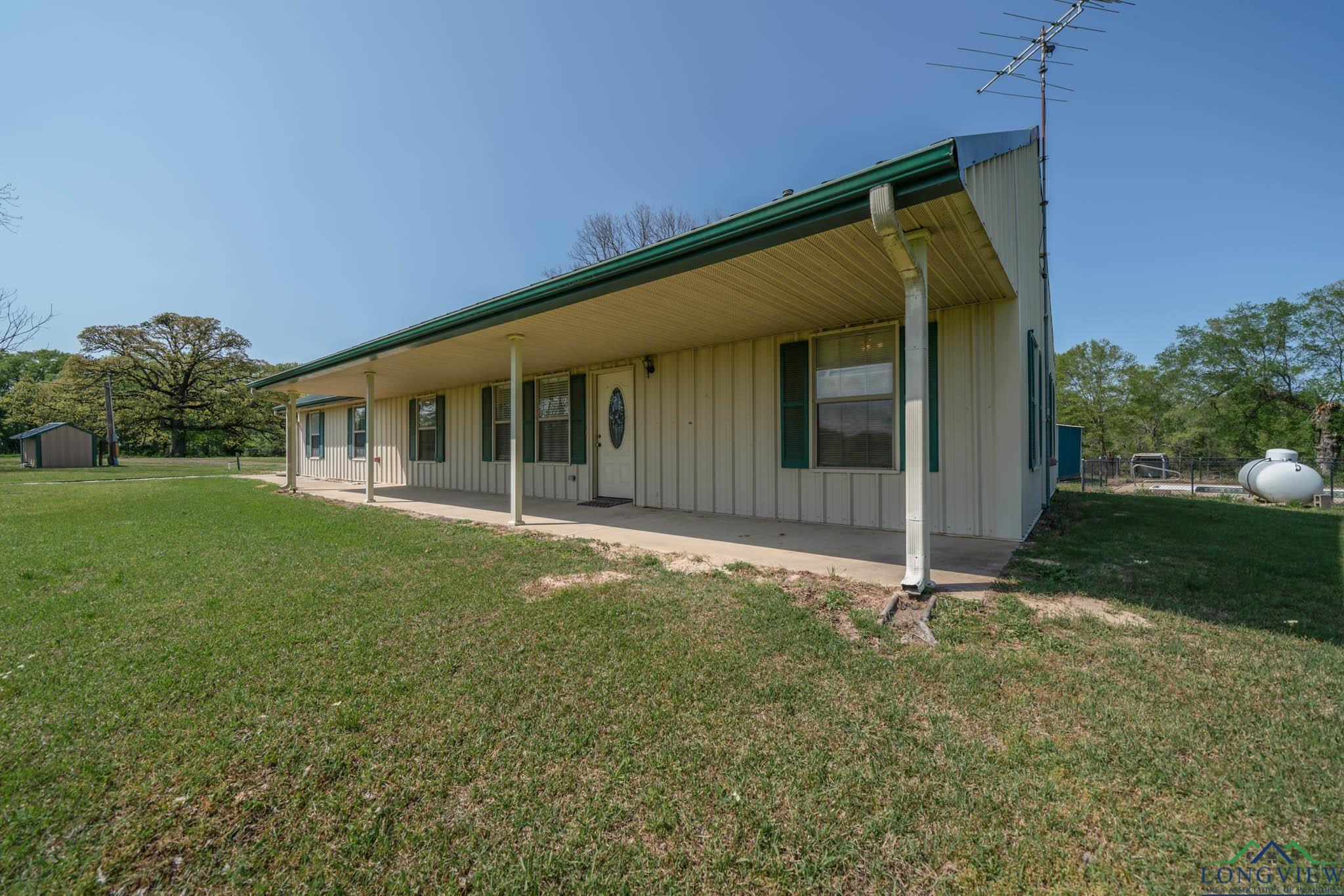 620 County Road 3332 Avenue, Omaha, Texas image 2