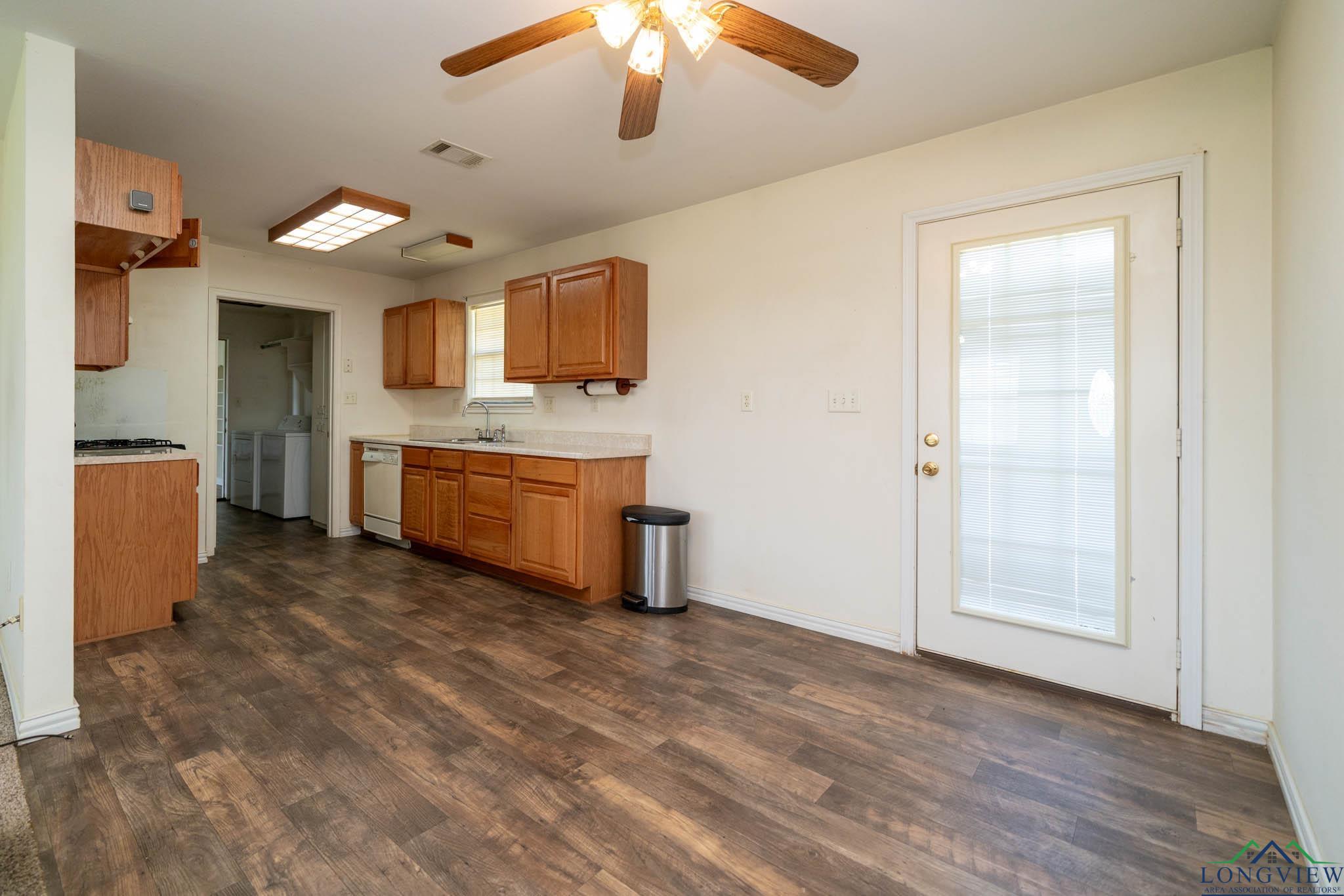 620 County Road 3332 Avenue, Omaha, Texas image 11