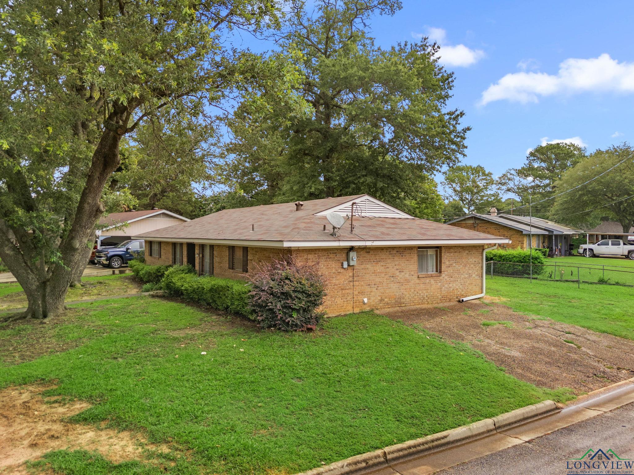 616 Golfcrest Dr, Longview, Texas image 2