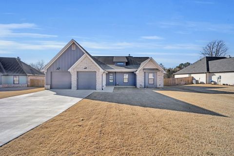 Homes For Sale - 17746 Jayleen Ln<br/> Tyler, TX 75707