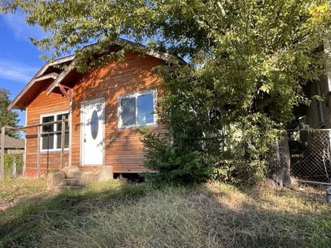 Homes For Sale - 1020 Laurel St<br/> Texarkana, AR 71854