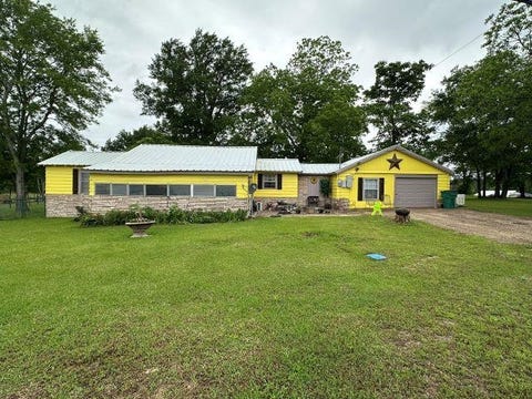 Homes For Sale - 120 Tyner St<br/> Overton, TX 75684