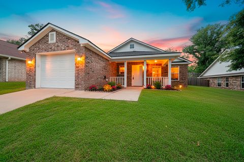 Homes For Sale - 504 Abney St<br/> Gilmer, TX 75645