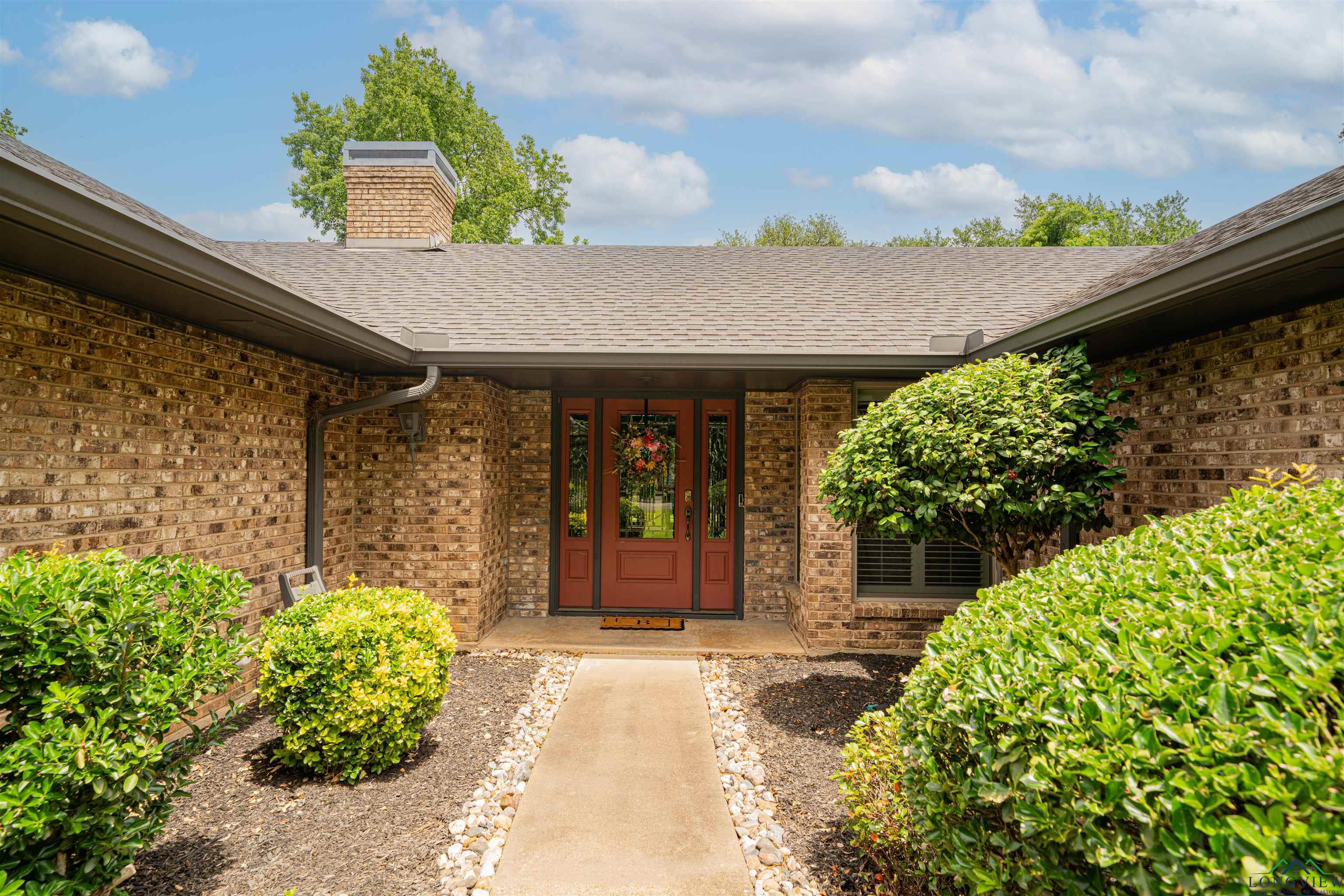 1902 W Warwick Circle, Longview, Texas image 2