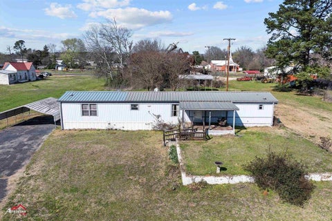 Mobile Home For Sale - 300 W Henderson St<br/> Mount Enterprise, TX 75681