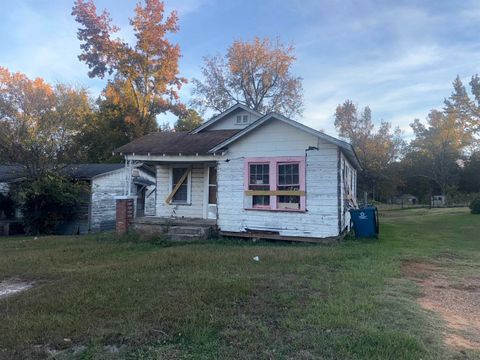 Homes For Sale - 1410 Van Zandt<br/> Harrison County, Marshall, TX 75670