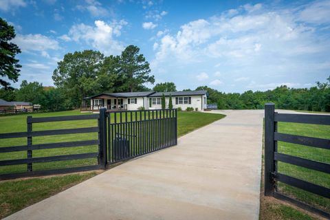Homes For Sale - 580 Jones Road<br/> Longview, TX 75603