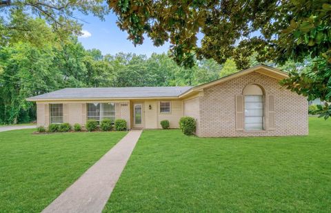 Homes For Sale - 2801 Sherwood Dr<br/> Longview, TX 75605