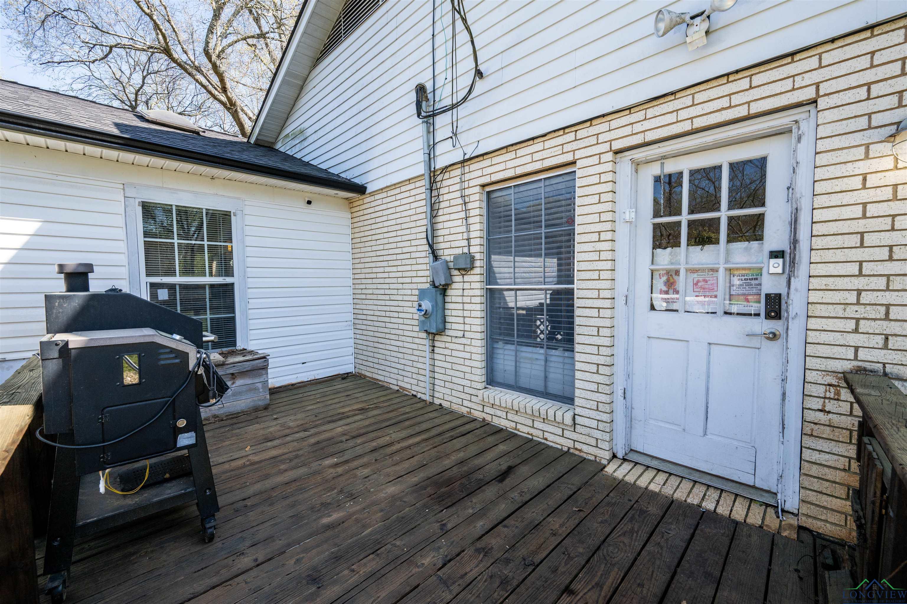 624 W Maple Avenue, Gladewater, Texas image 25