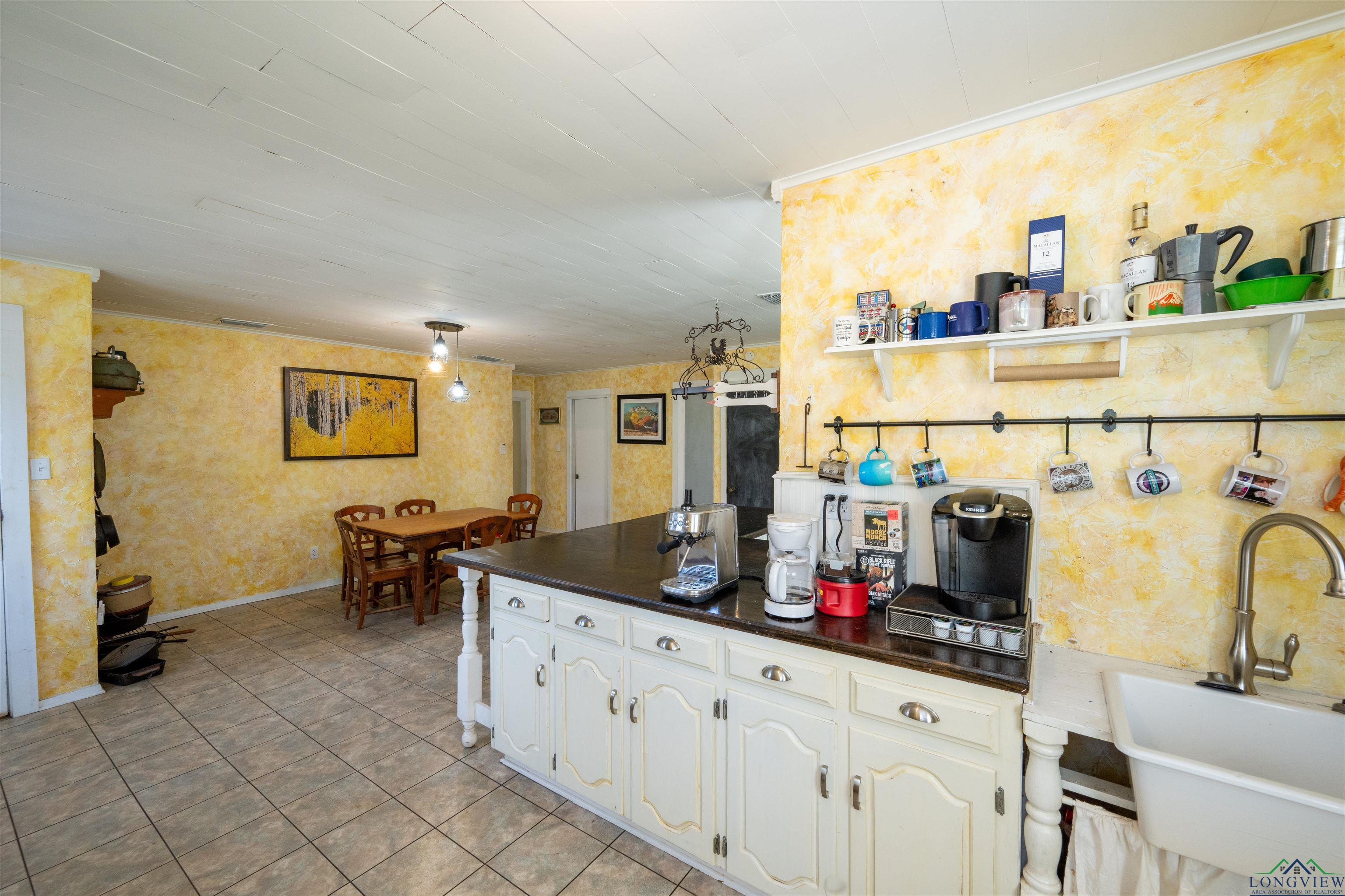 624 W Maple Avenue, Gladewater, Texas image 12