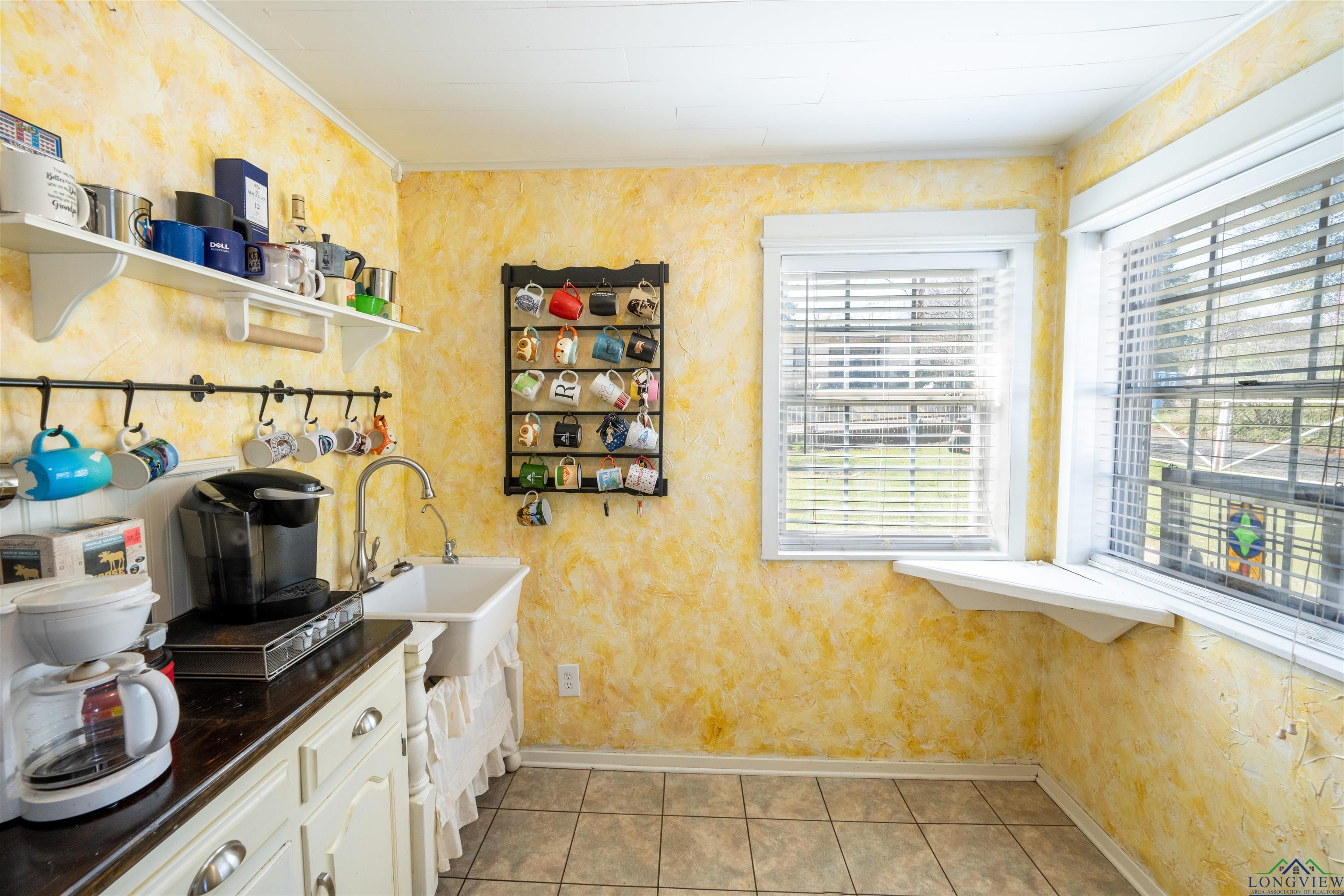 624 W Maple Avenue, Gladewater, Texas image 11