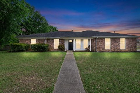 Homes For Sale - 202 Monterrey Ln<br/> White Oak, TX 75693