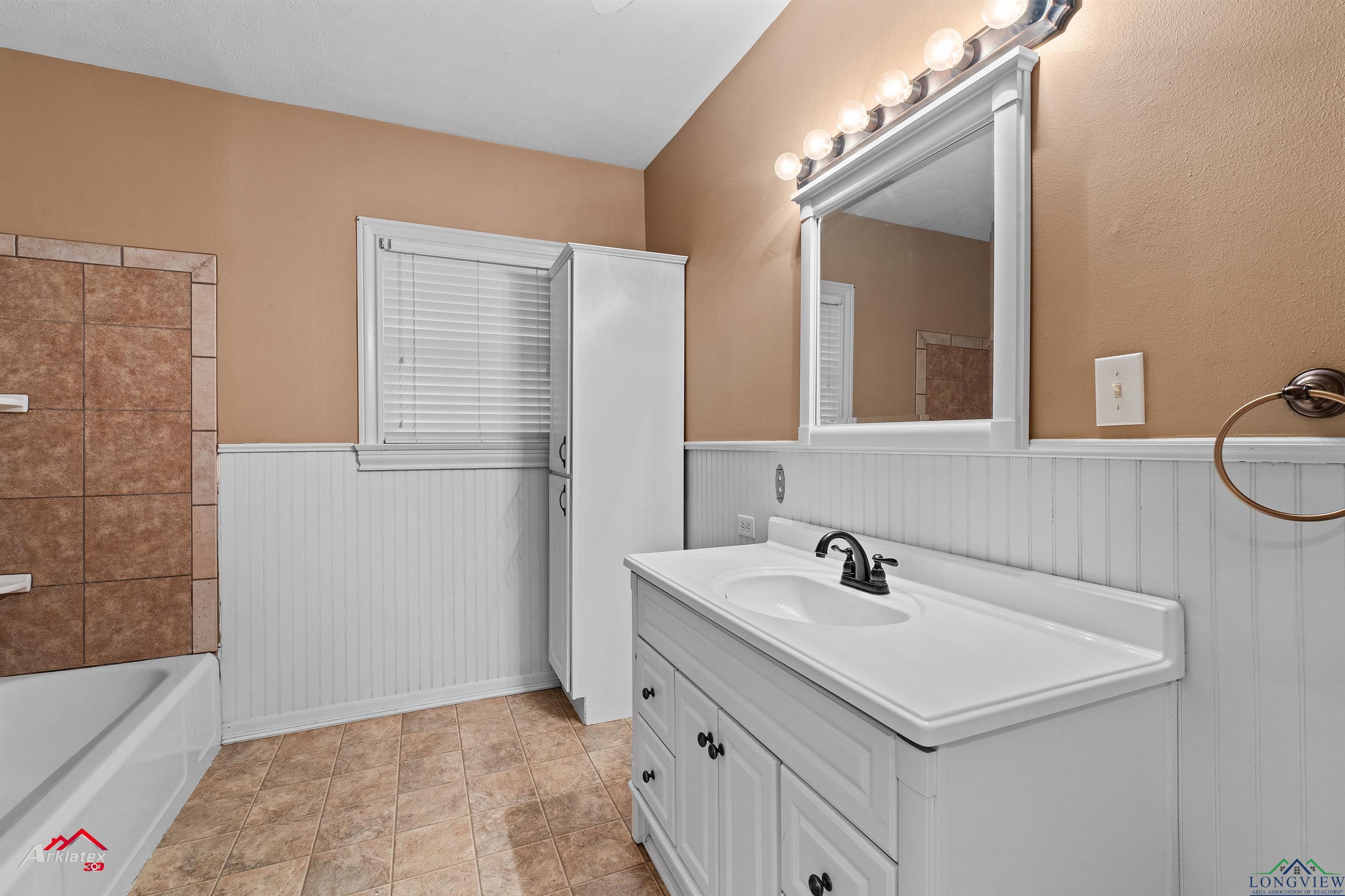 1204 Collins St, Henderson, Texas image 19