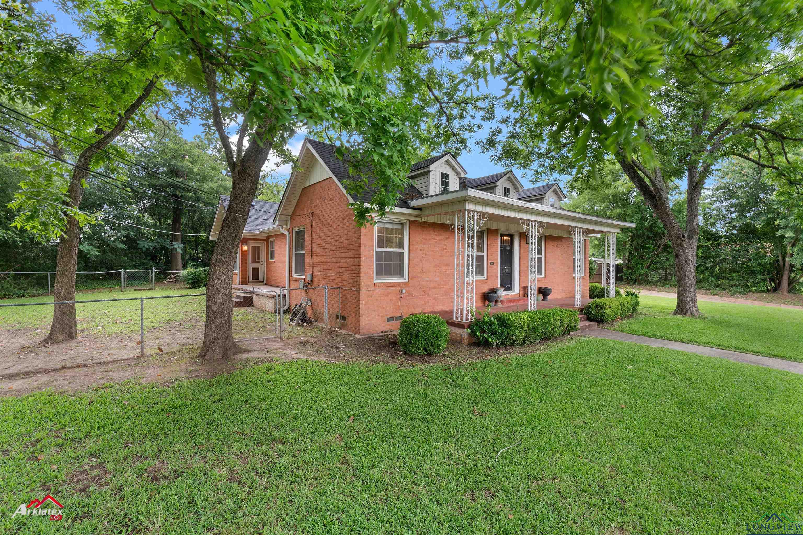 1204 Collins St, Henderson, Texas image 4