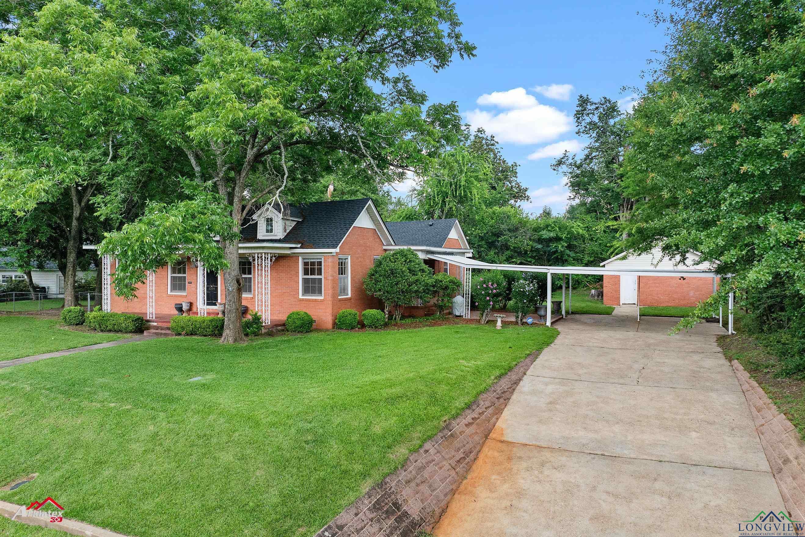 1204 Collins St, Henderson, Texas image 27