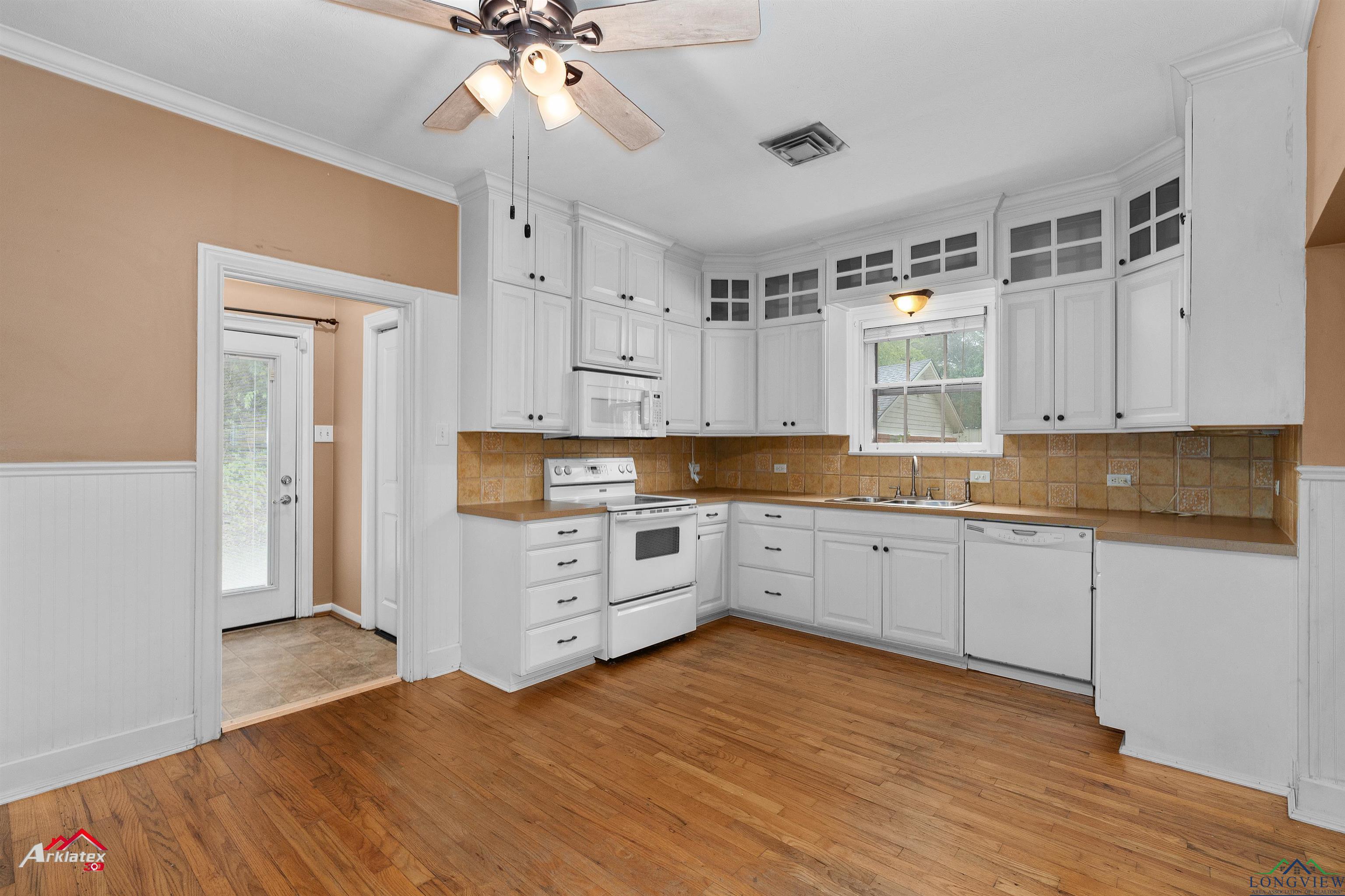 1204 Collins St, Henderson, Texas image 6