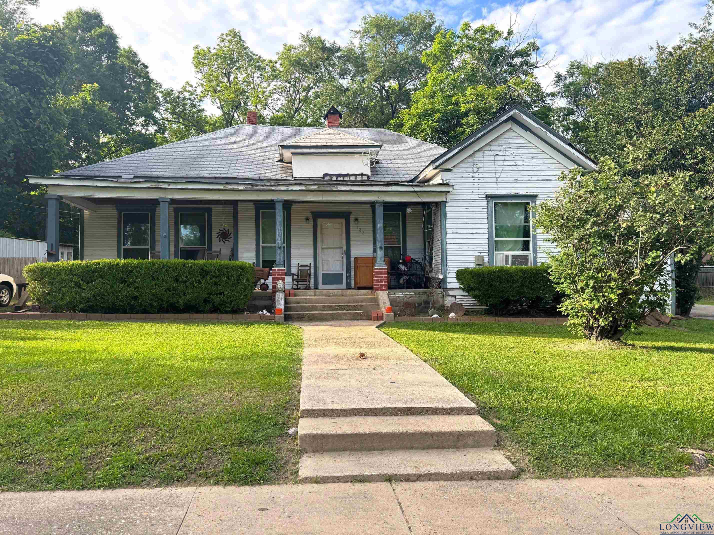 123 E 12th St, Mount Pleasant, Texas image 1