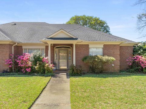 Homes For Sale - 302 Hampton Court<br/> Gregg County, Longview, TX 75605