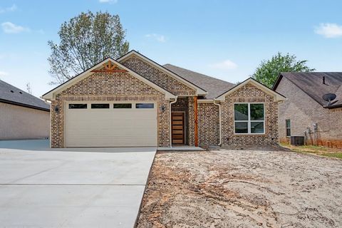 Homes For Sale - 1614 Birch Lane<br/> Rusk County, Kilgore, TX 75662