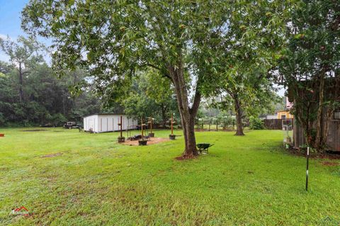 A home in San Augustine