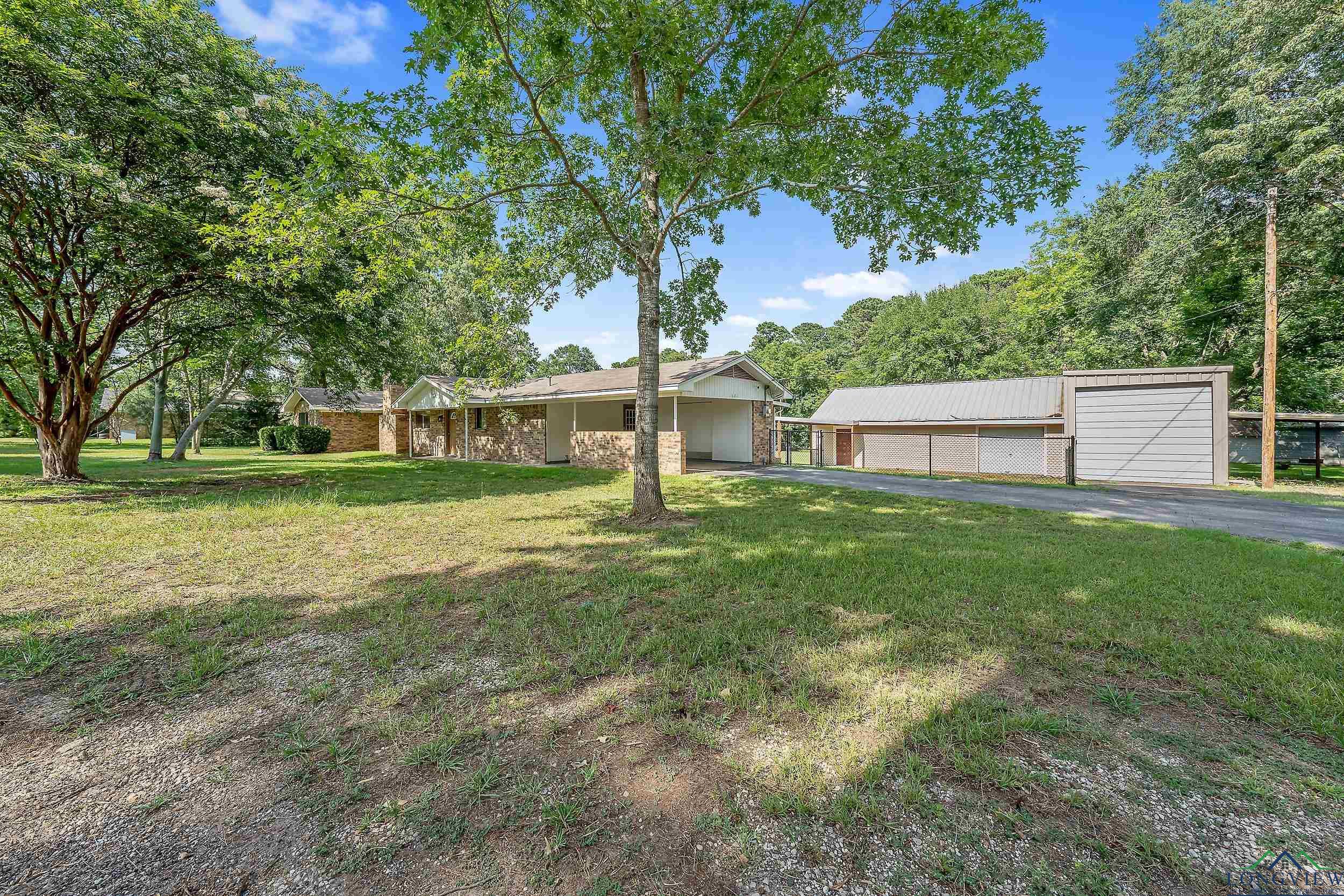 1621 Baseball Loop, Diana, Texas image 1