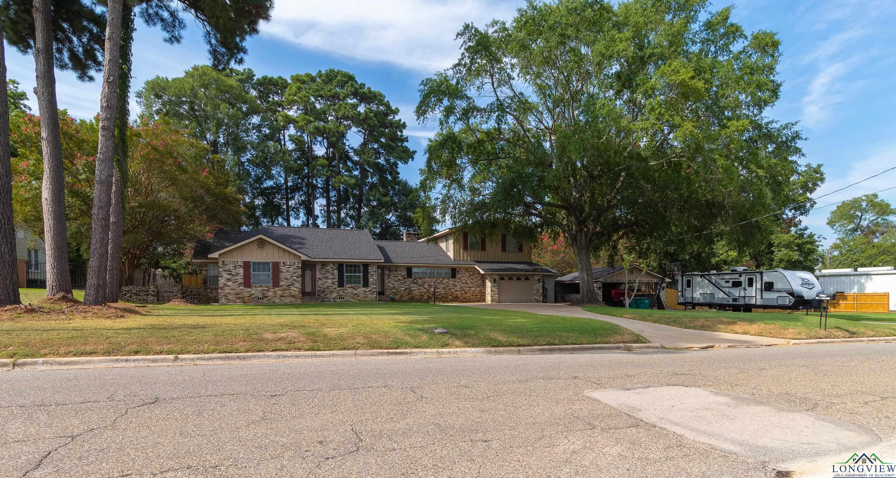 400 W Wellington, Carthage, Texas image 3