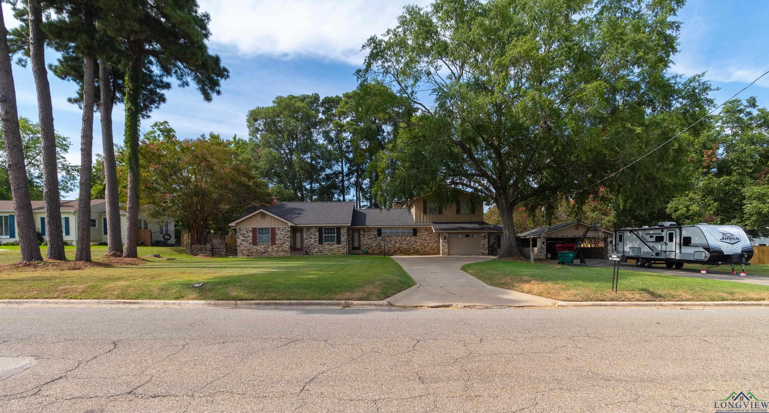 400 W Wellington, Carthage, Texas image 2