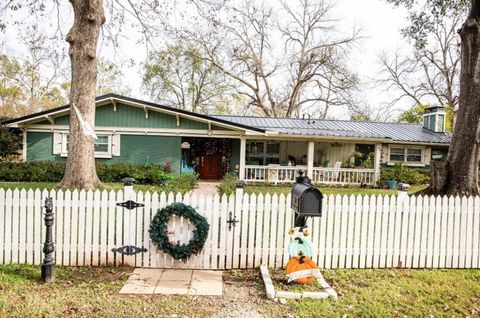 Homes For Sale - 302 Friou<br/> Jefferson, TX 75657