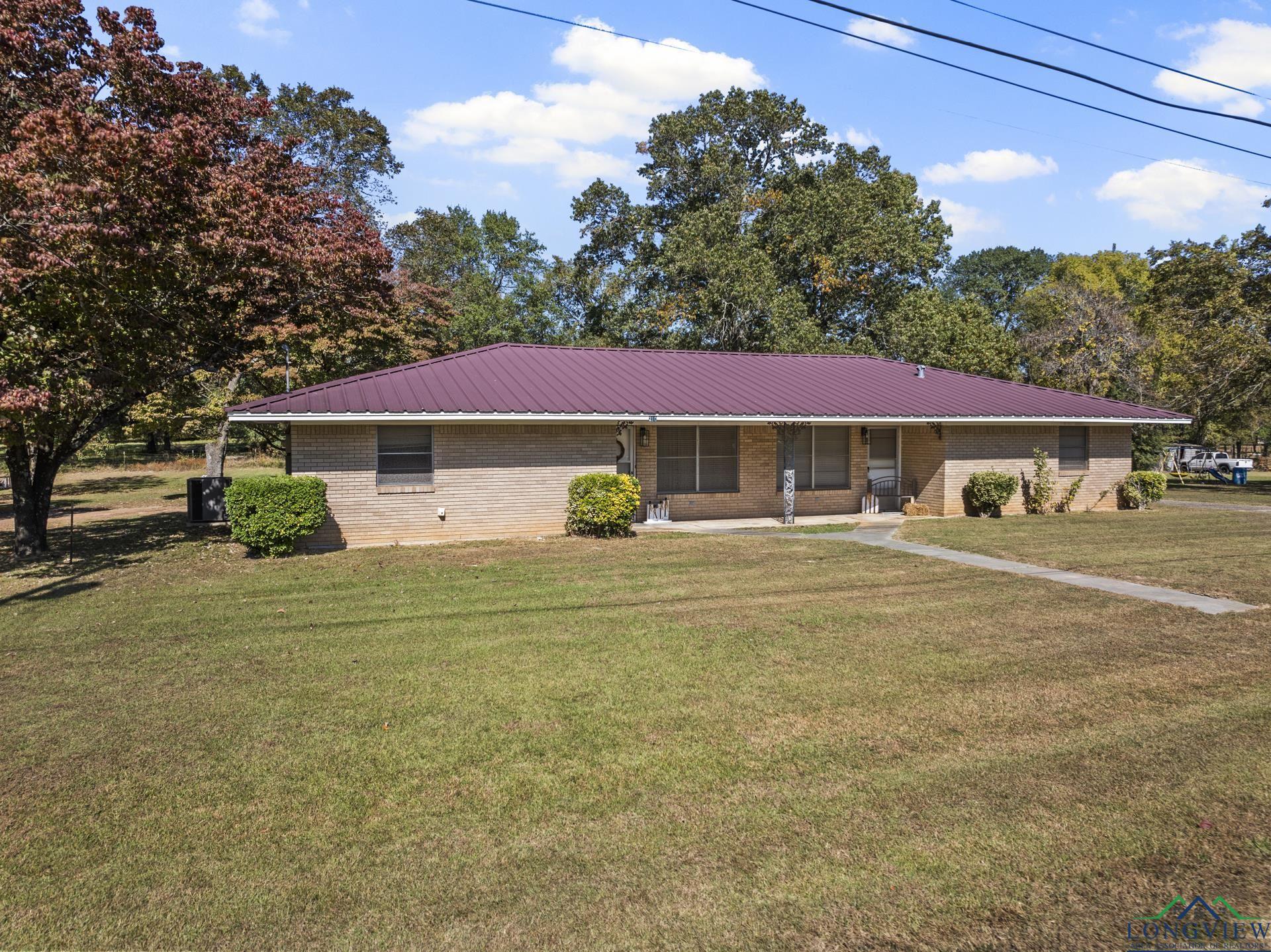 210 Mccuin St, Hughes Springs, Texas image 1