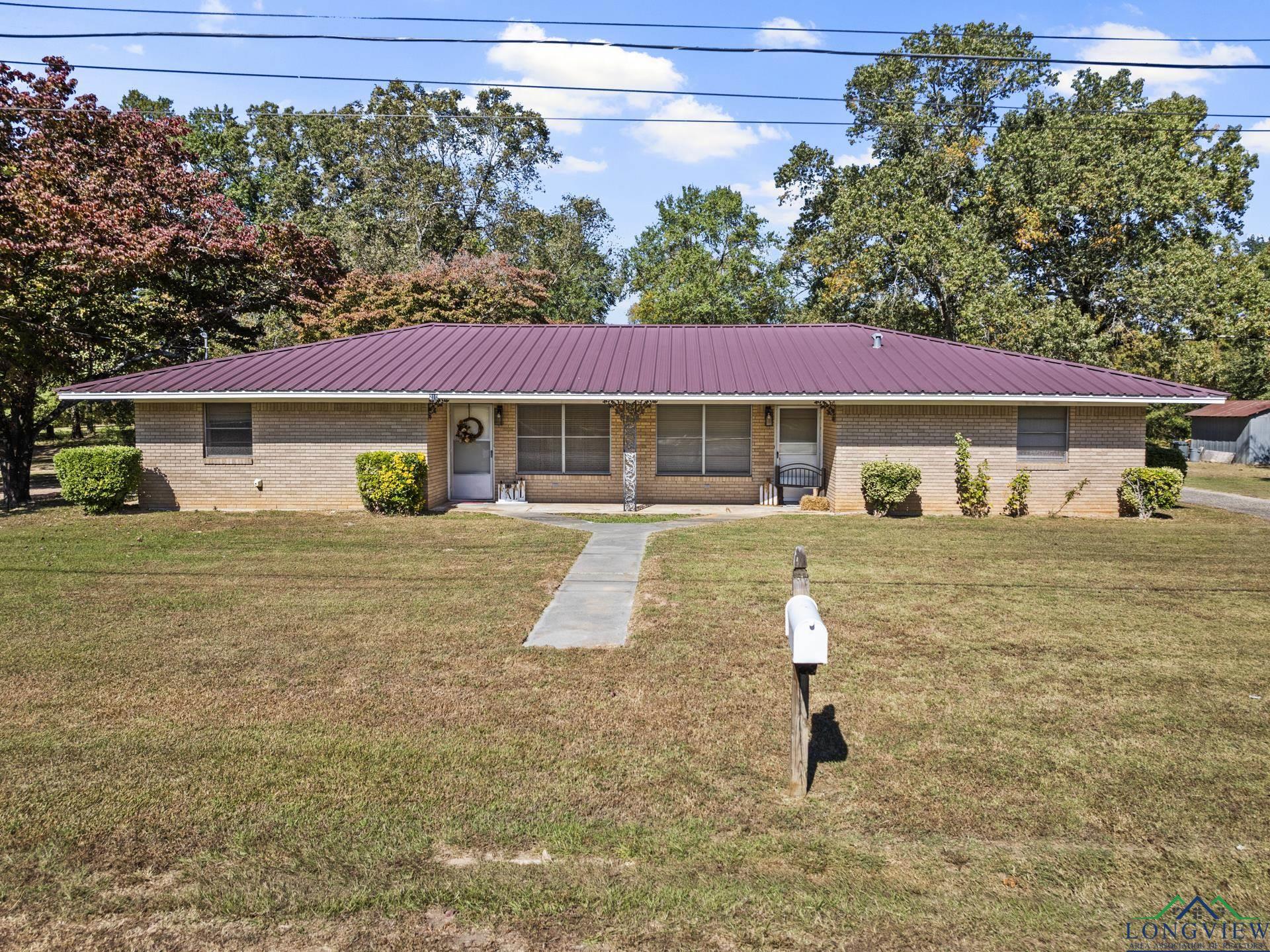 210 Mccuin St, Hughes Springs, Texas image 2