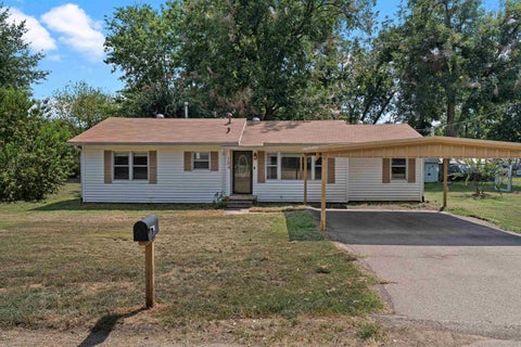 Homes For Sale - 104 E 3rd St<br/> Omaha, TX 75571