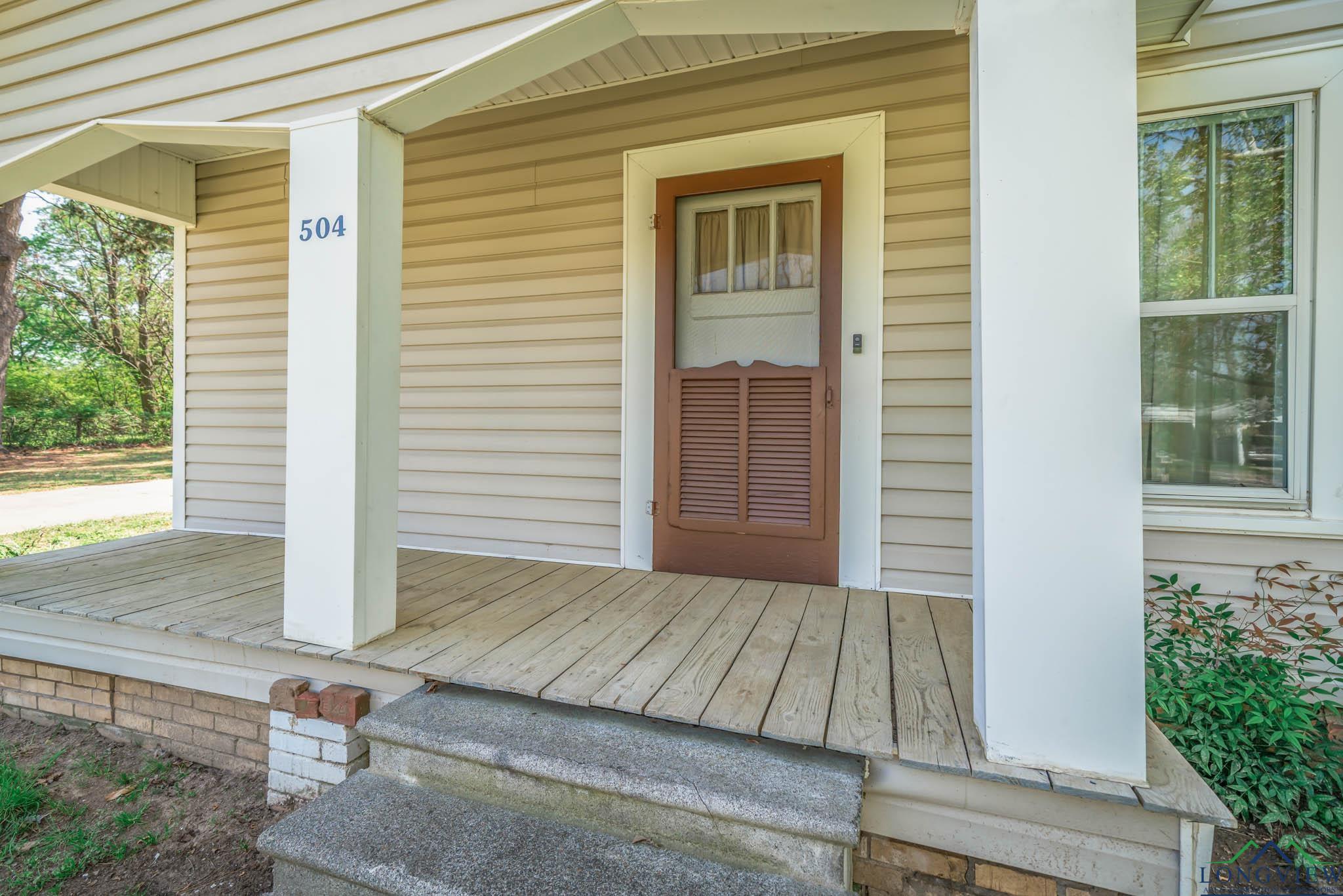 504 Wayne St, Omaha, Texas image 3