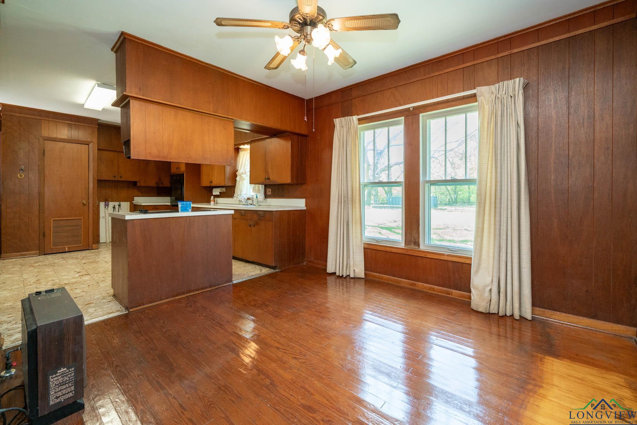 504 Wayne St, Omaha, Texas image 16