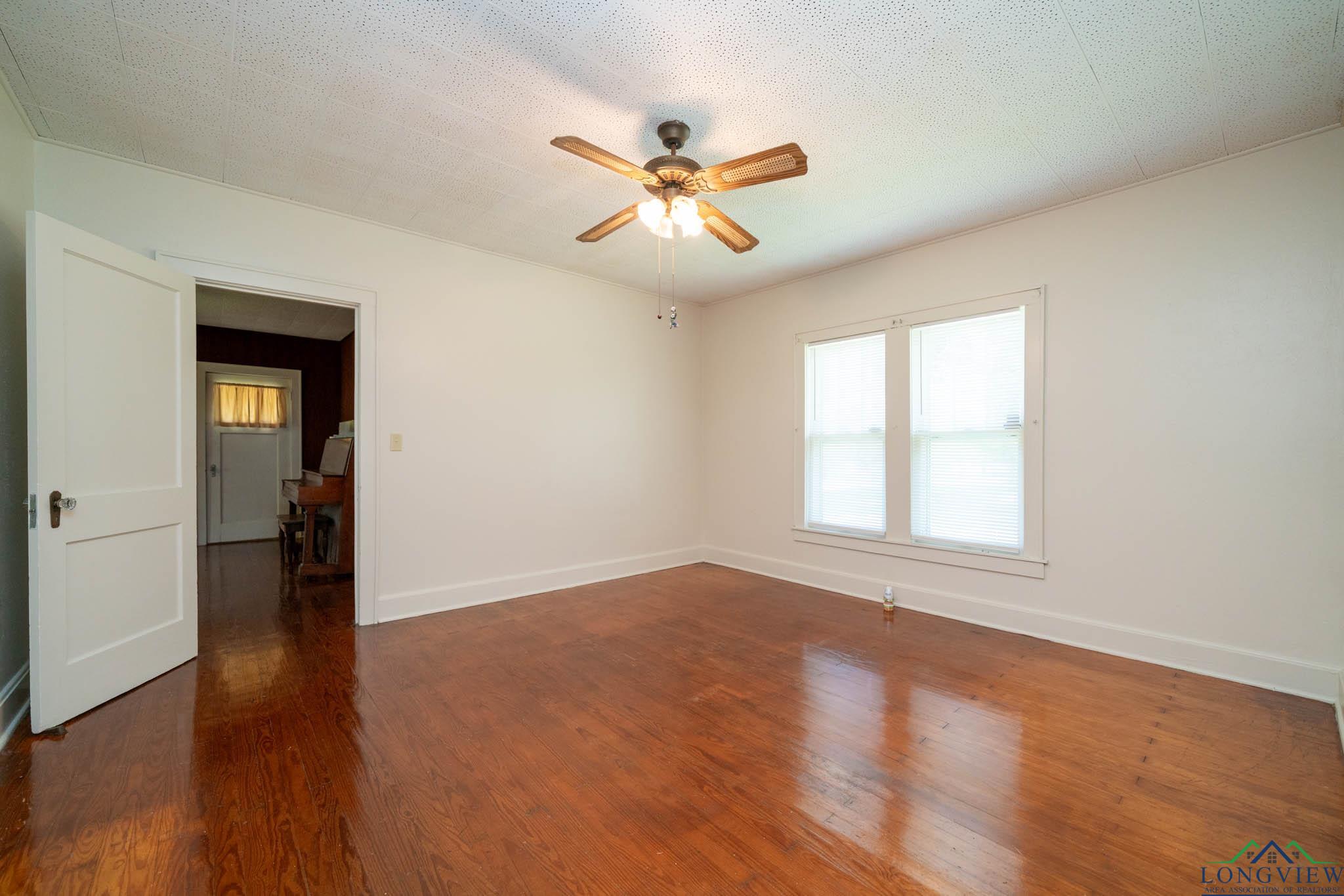 504 Wayne St, Omaha, Texas image 23