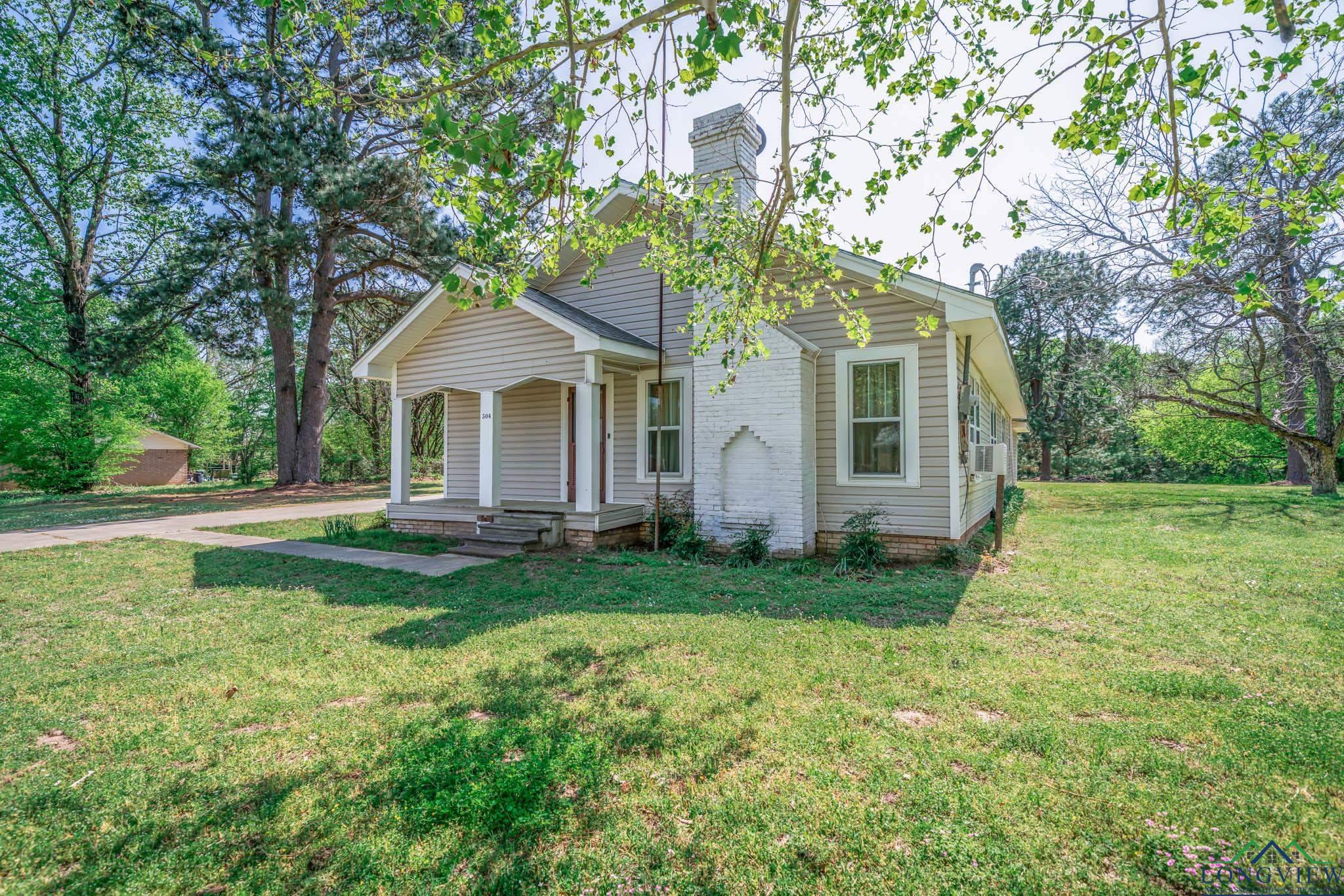 504 Wayne St, Omaha, Texas image 1
