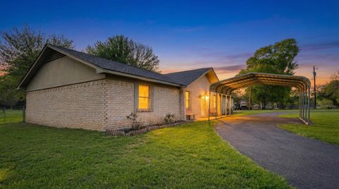 Homes For Sale - 1129 Garden Dr<br/> Gregg County, Longview, TX 75603