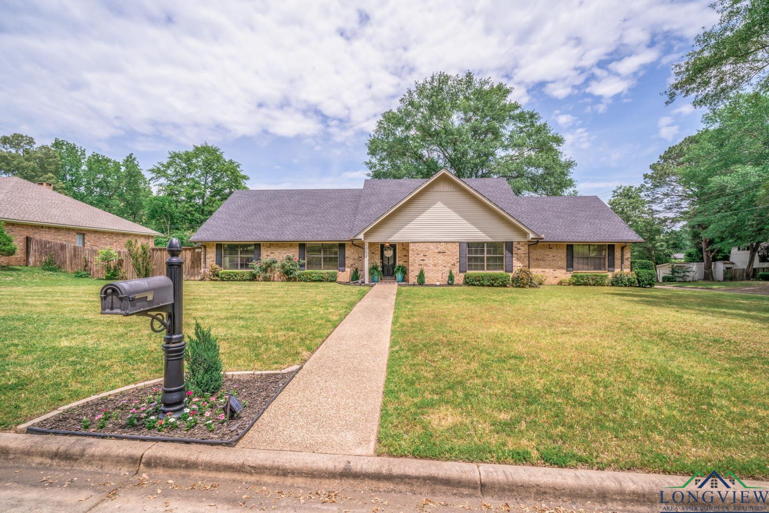 1002 Ruby St, Gilmer, Texas image 1
