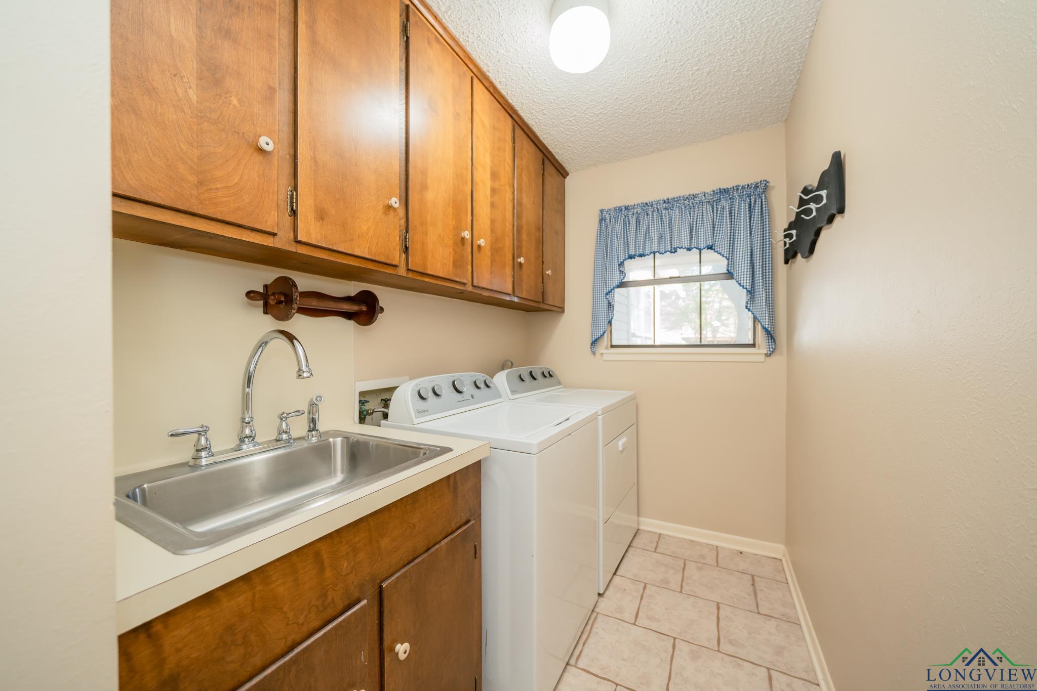 1002 Ruby St, Gilmer, Texas image 34