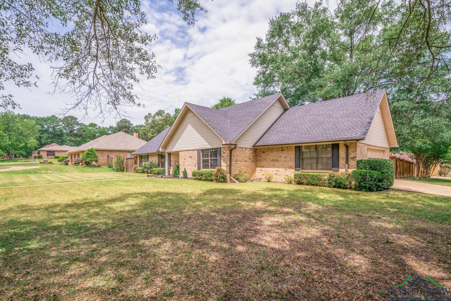 1002 Ruby St, Gilmer, Texas image 2