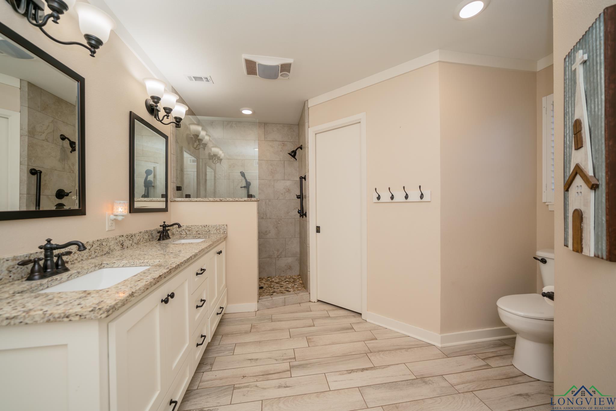 1002 Ruby St, Gilmer, Texas image 21