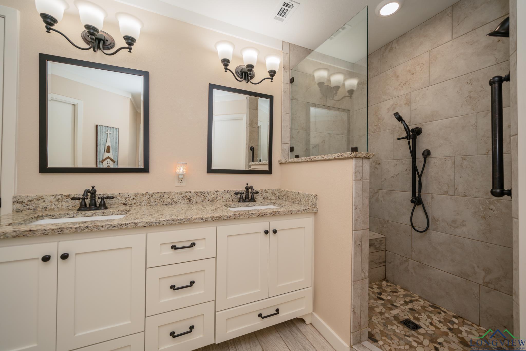 1002 Ruby St, Gilmer, Texas image 22