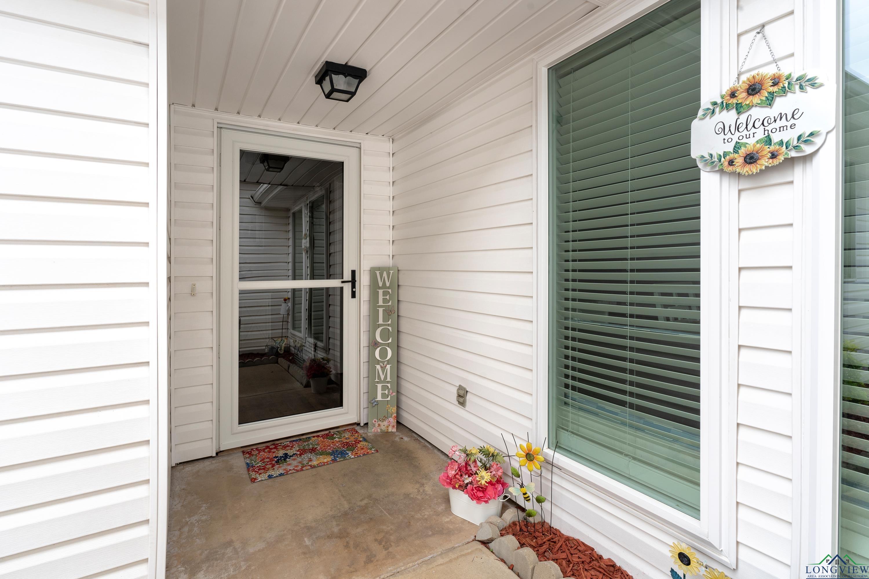 909 Towne Lake Drive, Longview, Texas image 5
