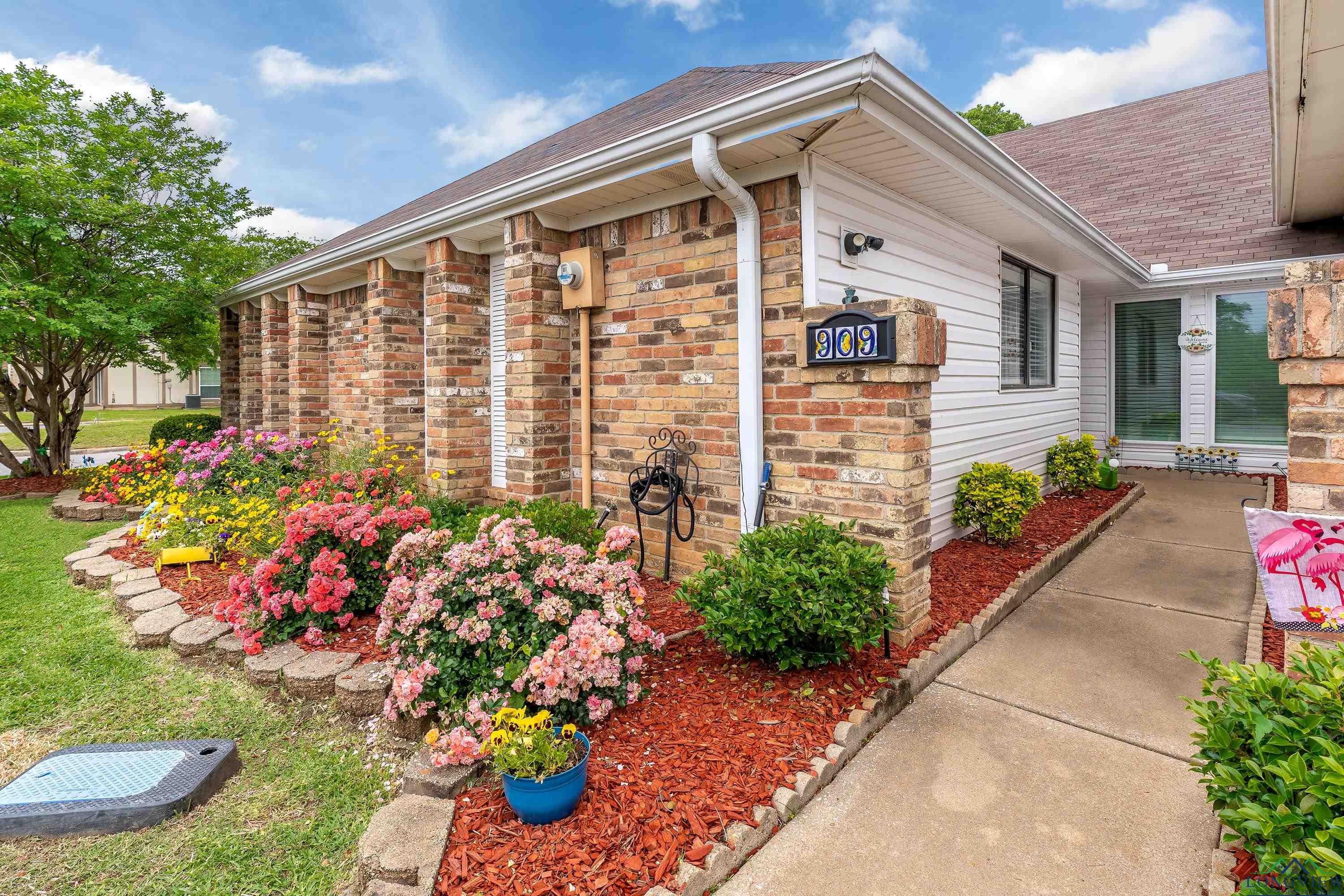 909 Towne Lake Drive, Longview, Texas image 2