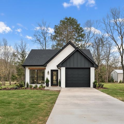 Homes For Sale - 506 E Paschal Street<br/> Troup, TX 75789