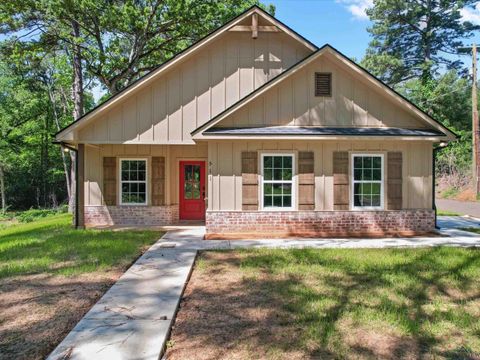 A home in Gladewater