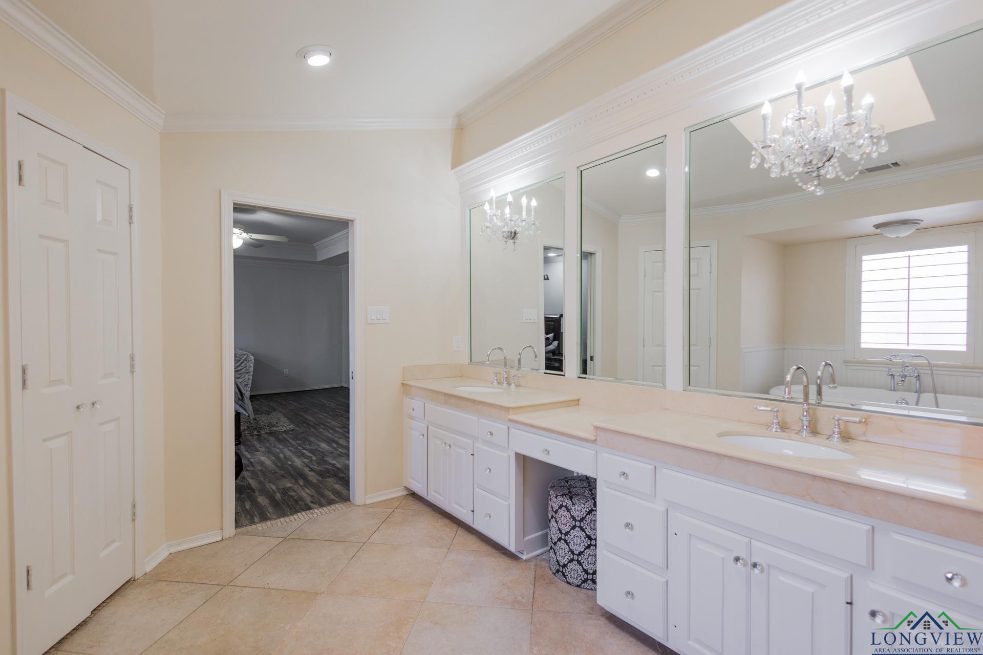1312 Enchanted Ln, Longview, Texas image 16